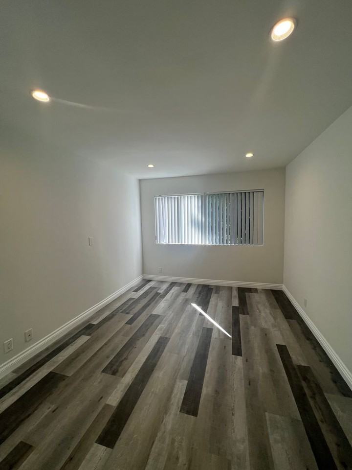 14th St. - Photo 6 of 16