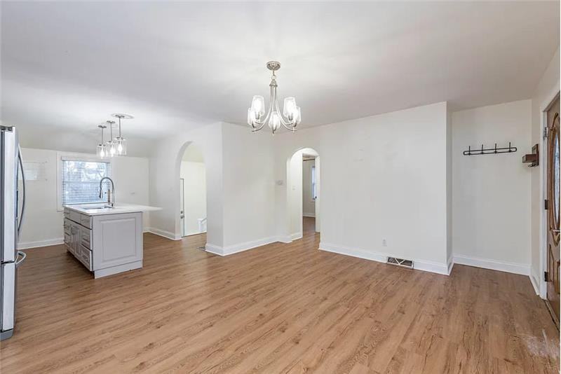 1902 Ash St - Photo 4 of 16