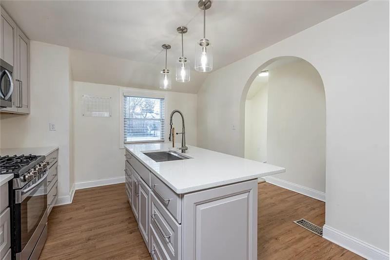 1902 Ash St - Photo 6 of 16