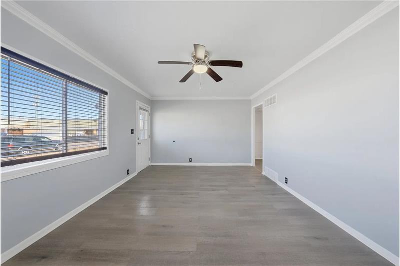 722 W Park Ave - Photo 3 of 18