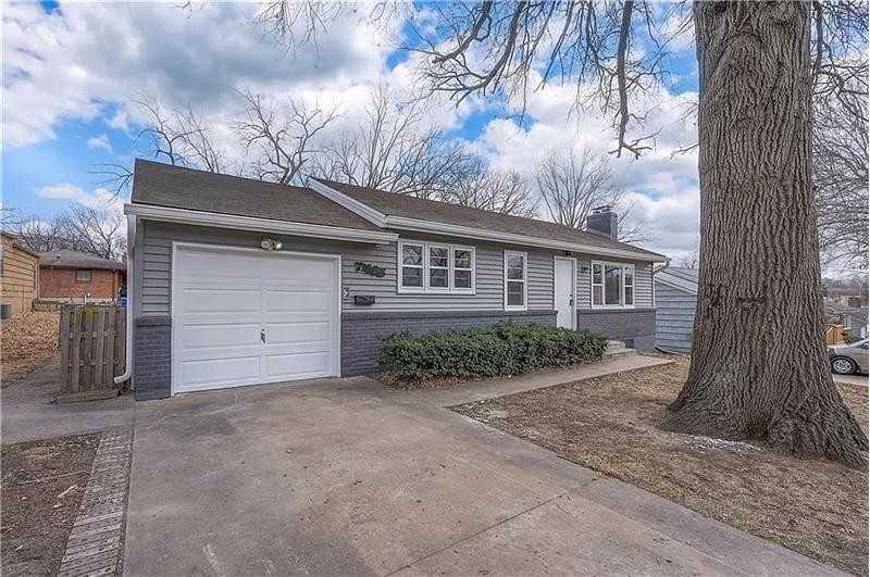 7405 Glenwood Ln - Photo 2 of 18