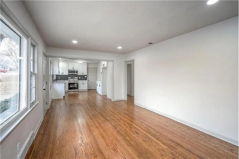 7405 Glenwood Ln - Photo 6 of 18