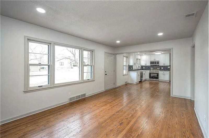 7405 Glenwood Ln - Photo 7 of 18