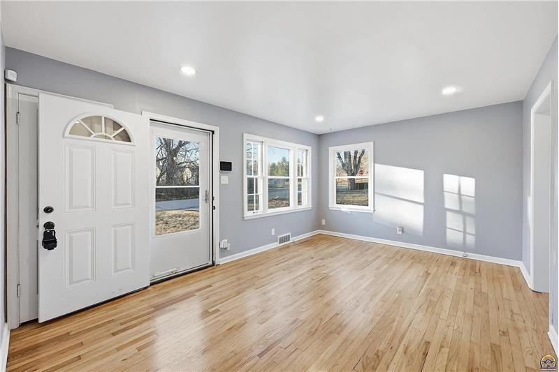 2116 Sw Plass Ave - Photo 2 of 15