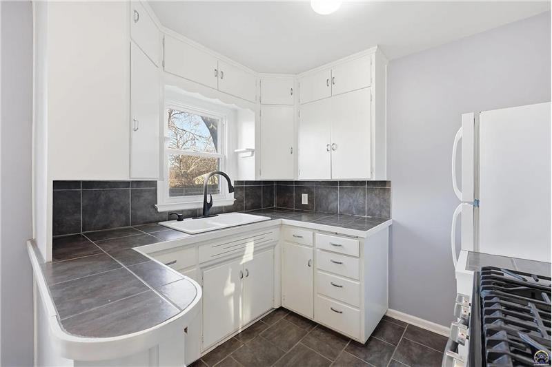 2116 Sw Plass Ave - Photo 4 of 15