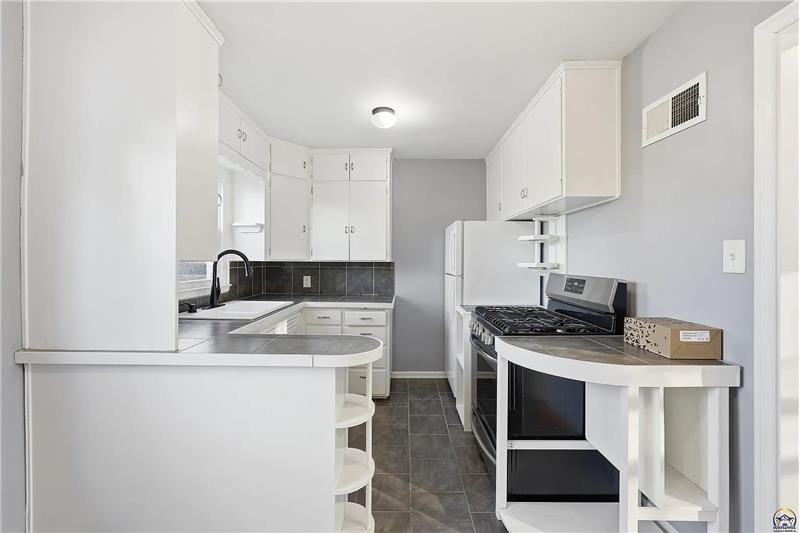 2116 Sw Plass Ave - Photo 5 of 15