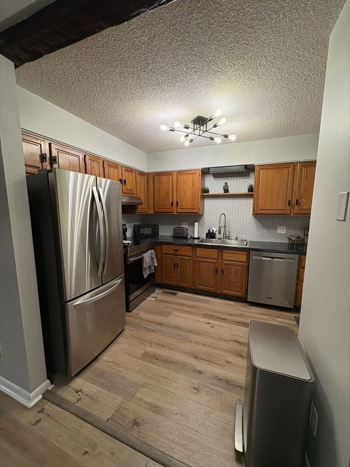 943 Rosedale Dr - Photo 4 of 21