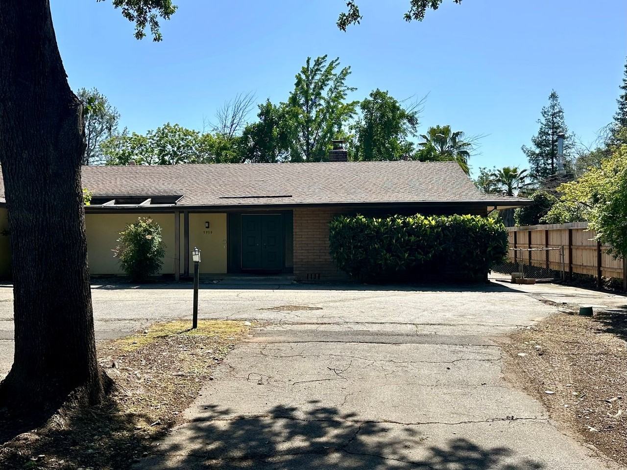 5939 Riverside Dr - Photo 2 of 49