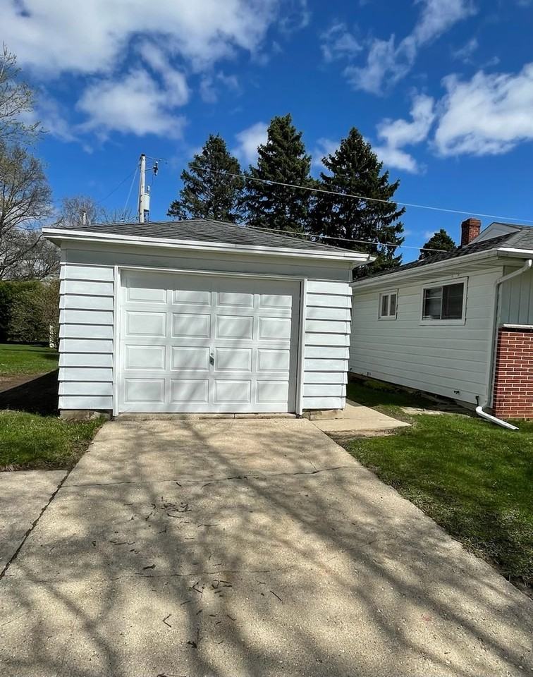 1004 1004 - 1006 N. Sumac Drive - Photo 2 of 13