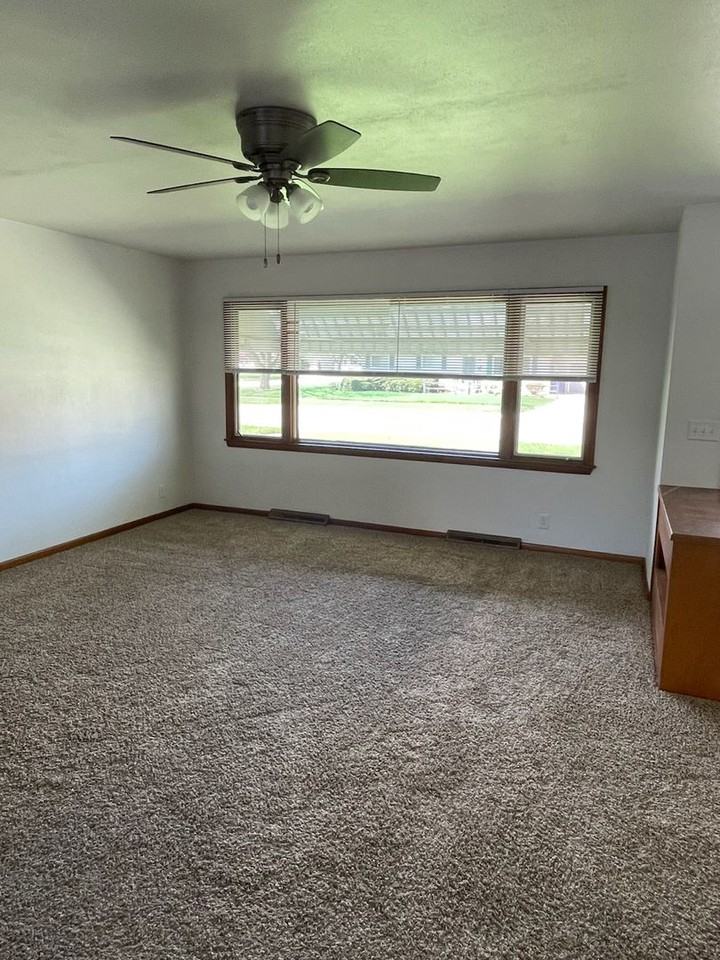 1004 1004 - 1006 N. Sumac Drive - Photo 3 of 13