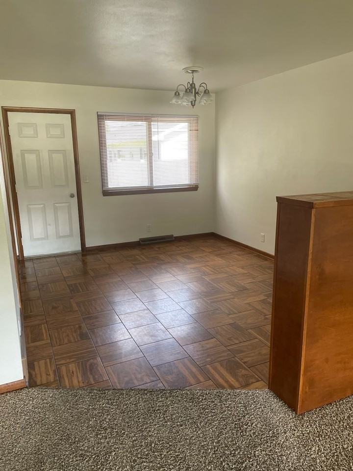 1004 1004 - 1006 N. Sumac Drive - Photo 4 of 13