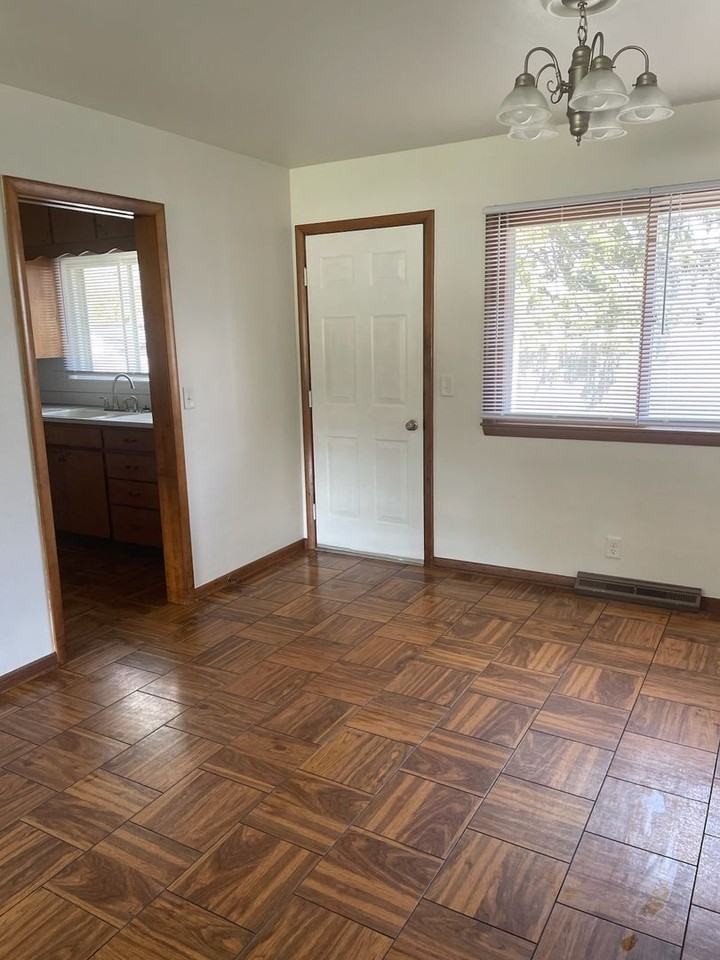 1004 1004 - 1006 N. Sumac Drive - Photo 5 of 13