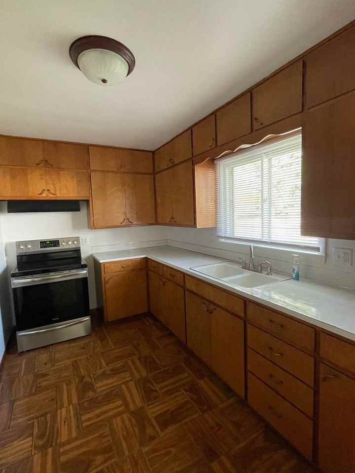 1004 1004 - 1006 N. Sumac Drive - Photo 7 of 13