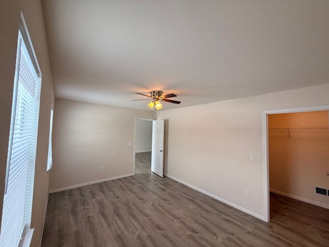 3122 Barrington Pl - Photo 2 of 4