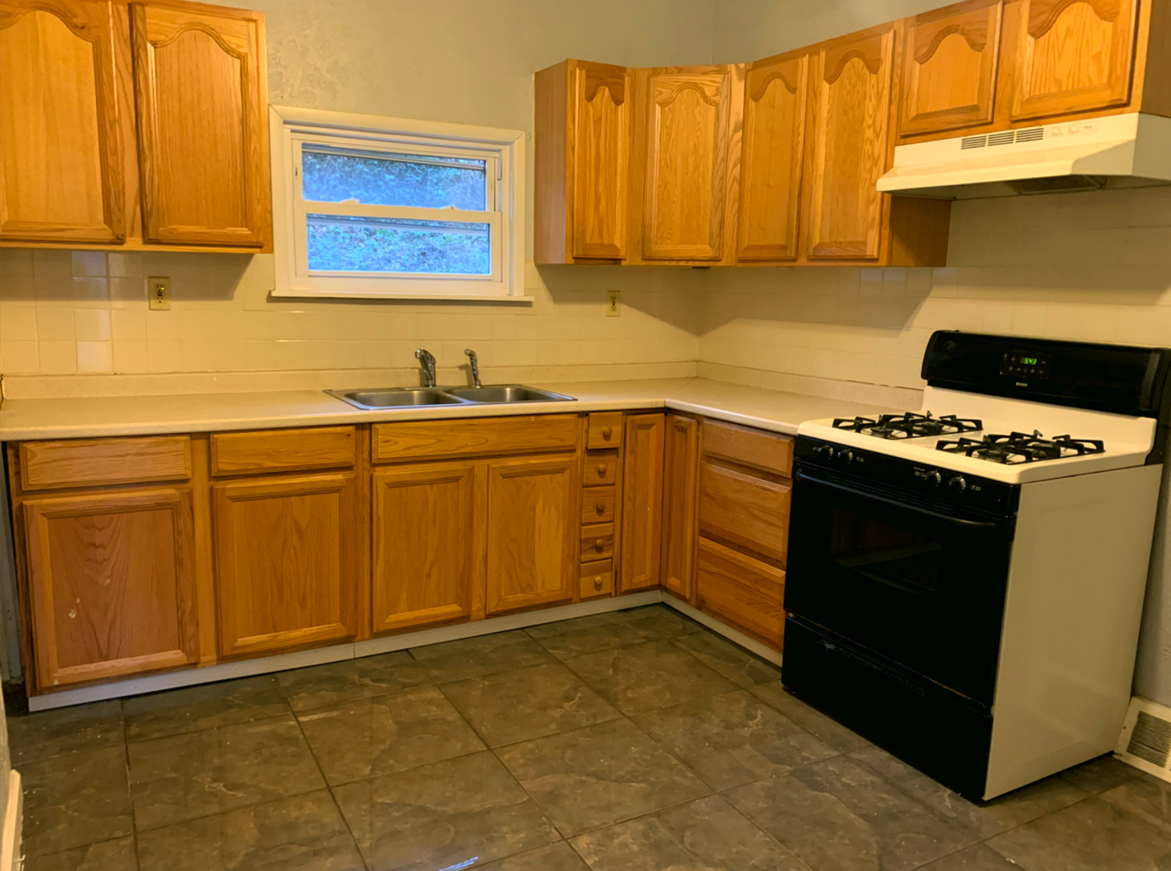 326 Merrimac St - Photo 7 of 14