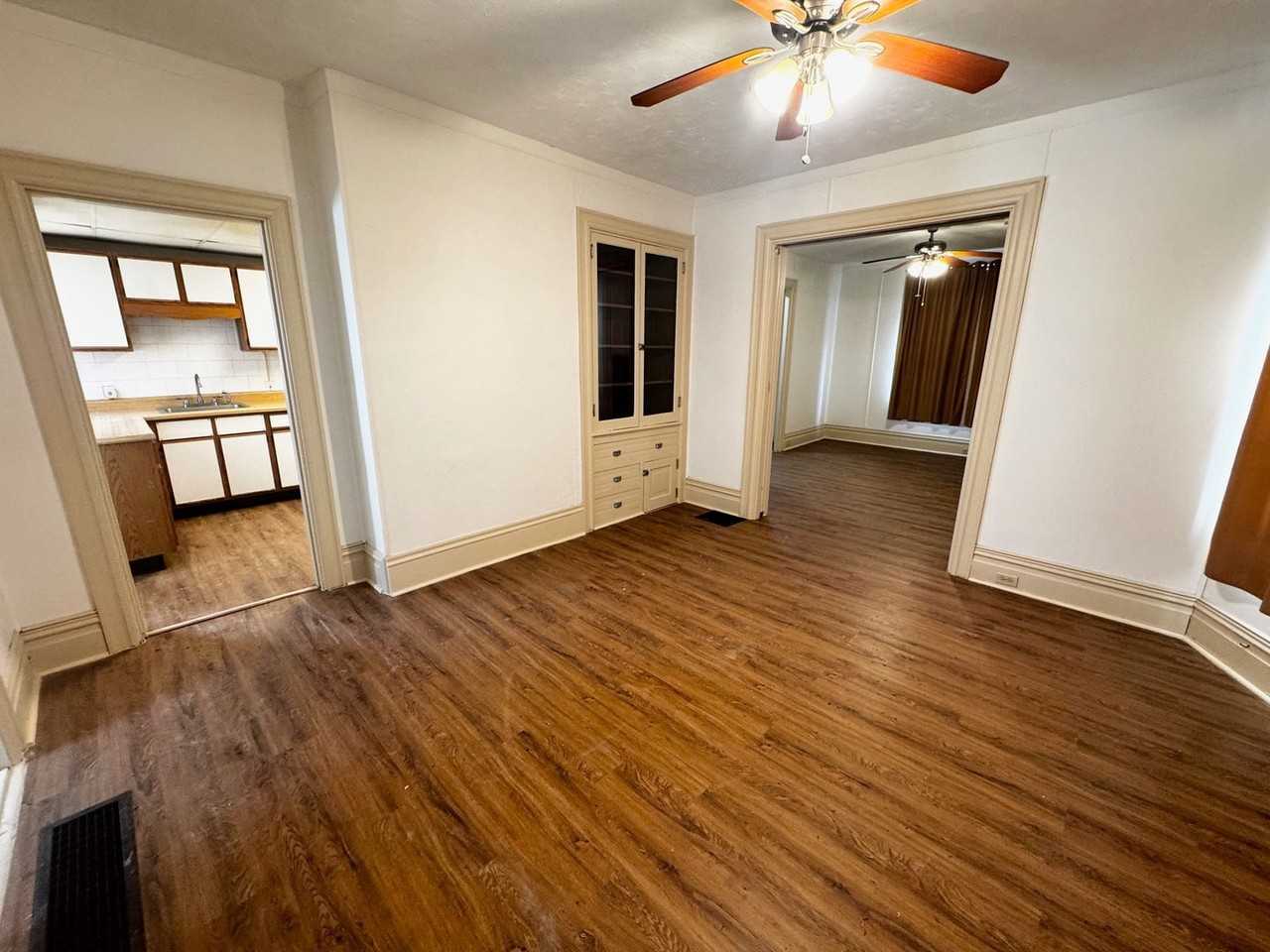 1101 Fredonia St - Photo 4 of 19