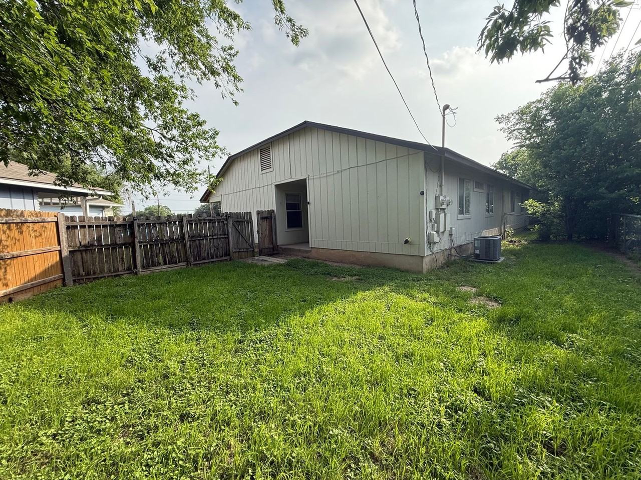 512 Willowbend Cv - Photo 2 of 11