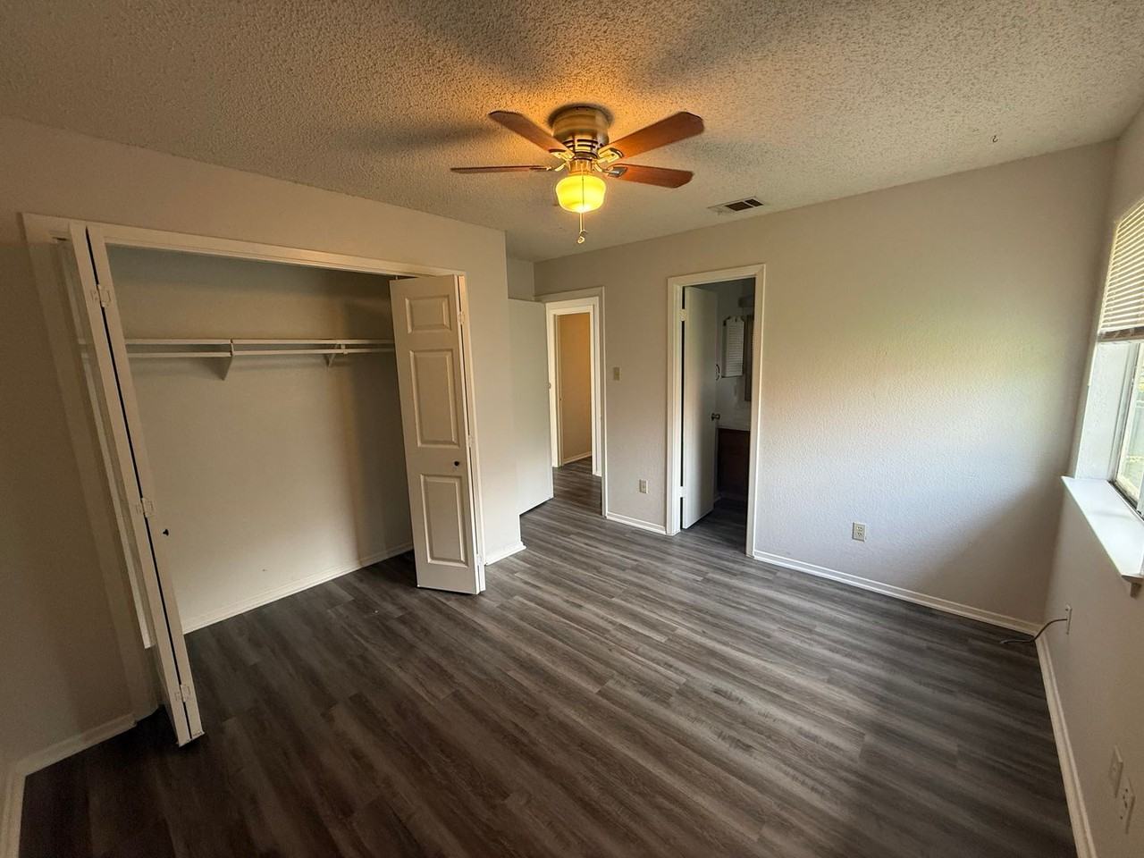 512 Willowbend Cv - Photo 4 of 11