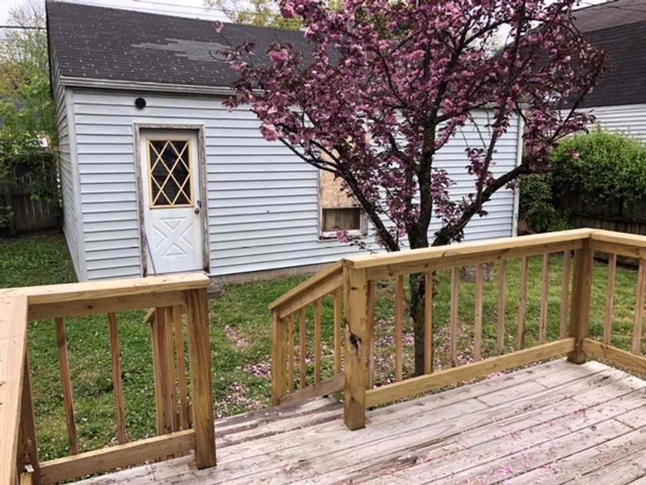 1109 Euclid Ave - Photo 2 of 16