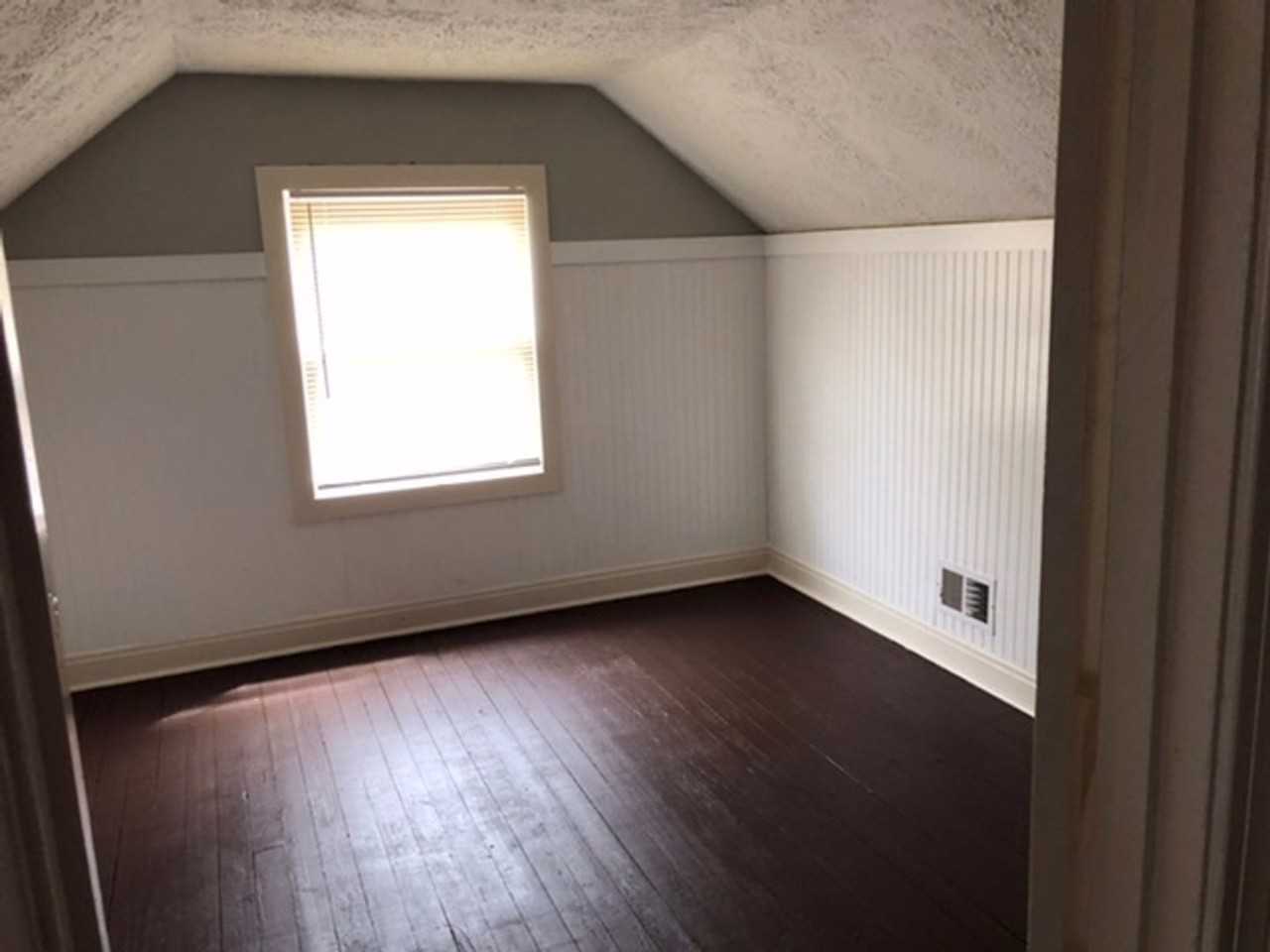 1109 Euclid Ave - Photo 5 of 16