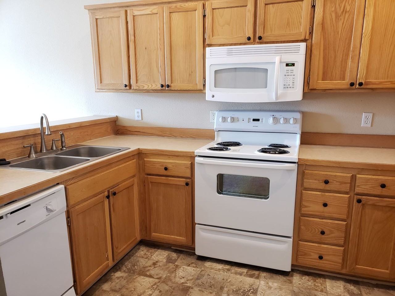581 Woodson Ln - Photo 7 of 22