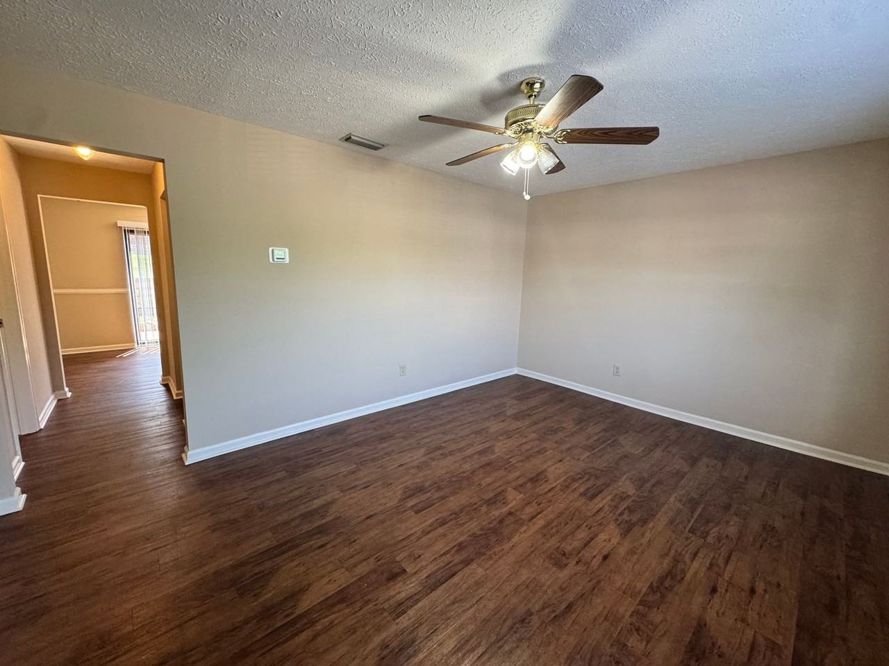 176 Kitty Hawk Sq - Photo 2 of 16