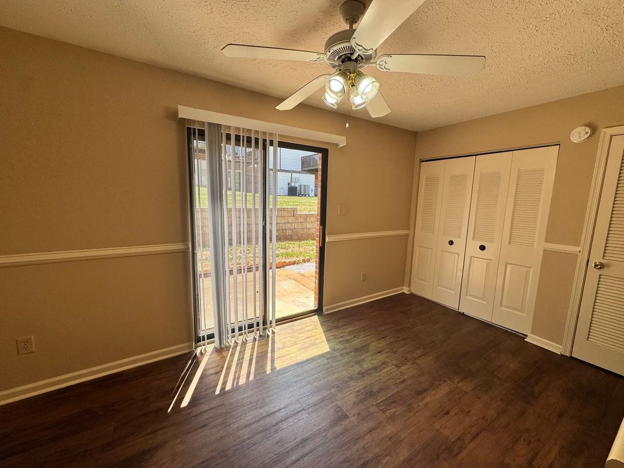 176 Kitty Hawk Sq - Photo 4 of 16