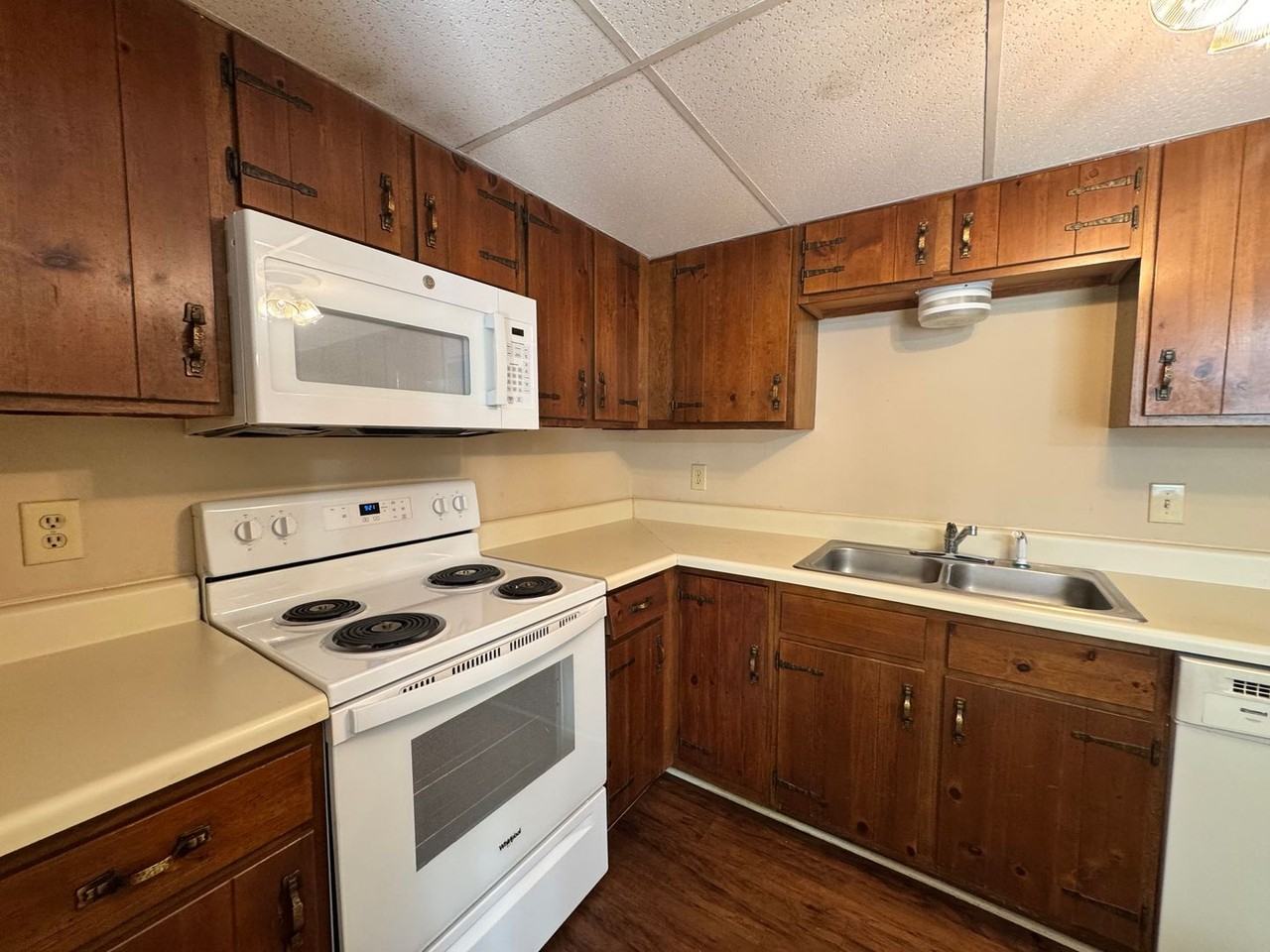 176 Kitty Hawk Sq - Photo 5 of 16