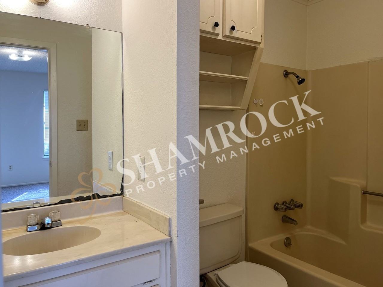 906 Lancelot Cir - Photo 6 of 8