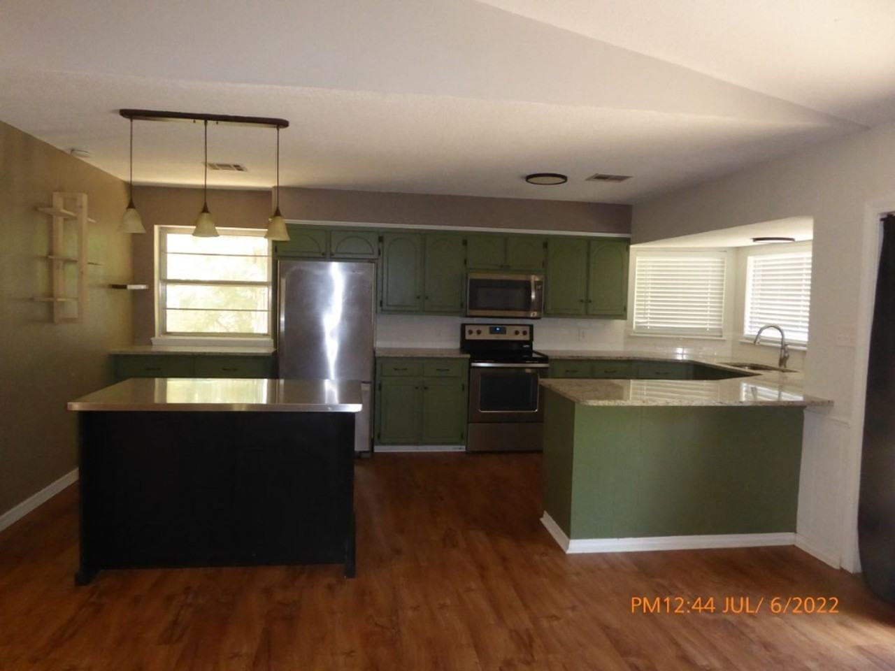 2315 Ne Village Dr - Photo 4 of 15