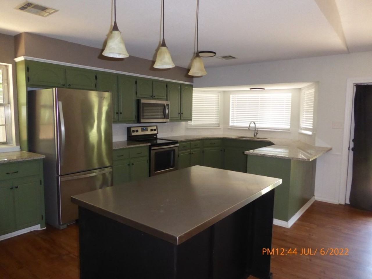 2315 Ne Village Dr - Photo 3 of 15