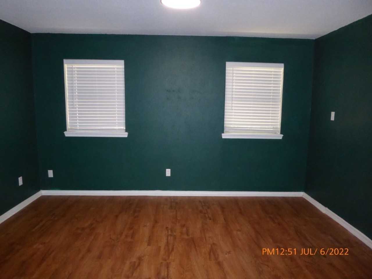 2315 Ne Village Dr - Photo 6 of 15