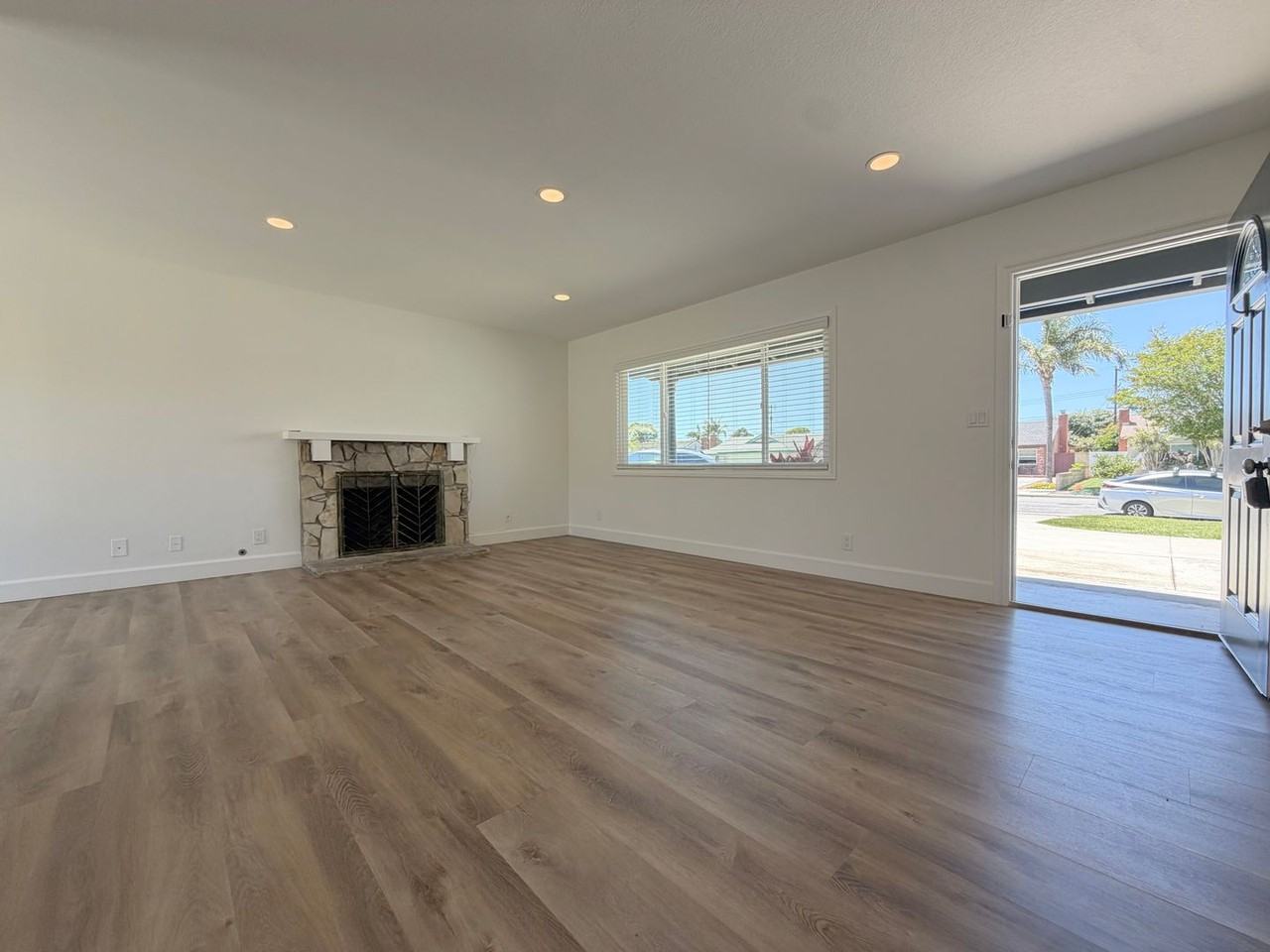 16262 Hawaii Ln - Photo 4 of 30