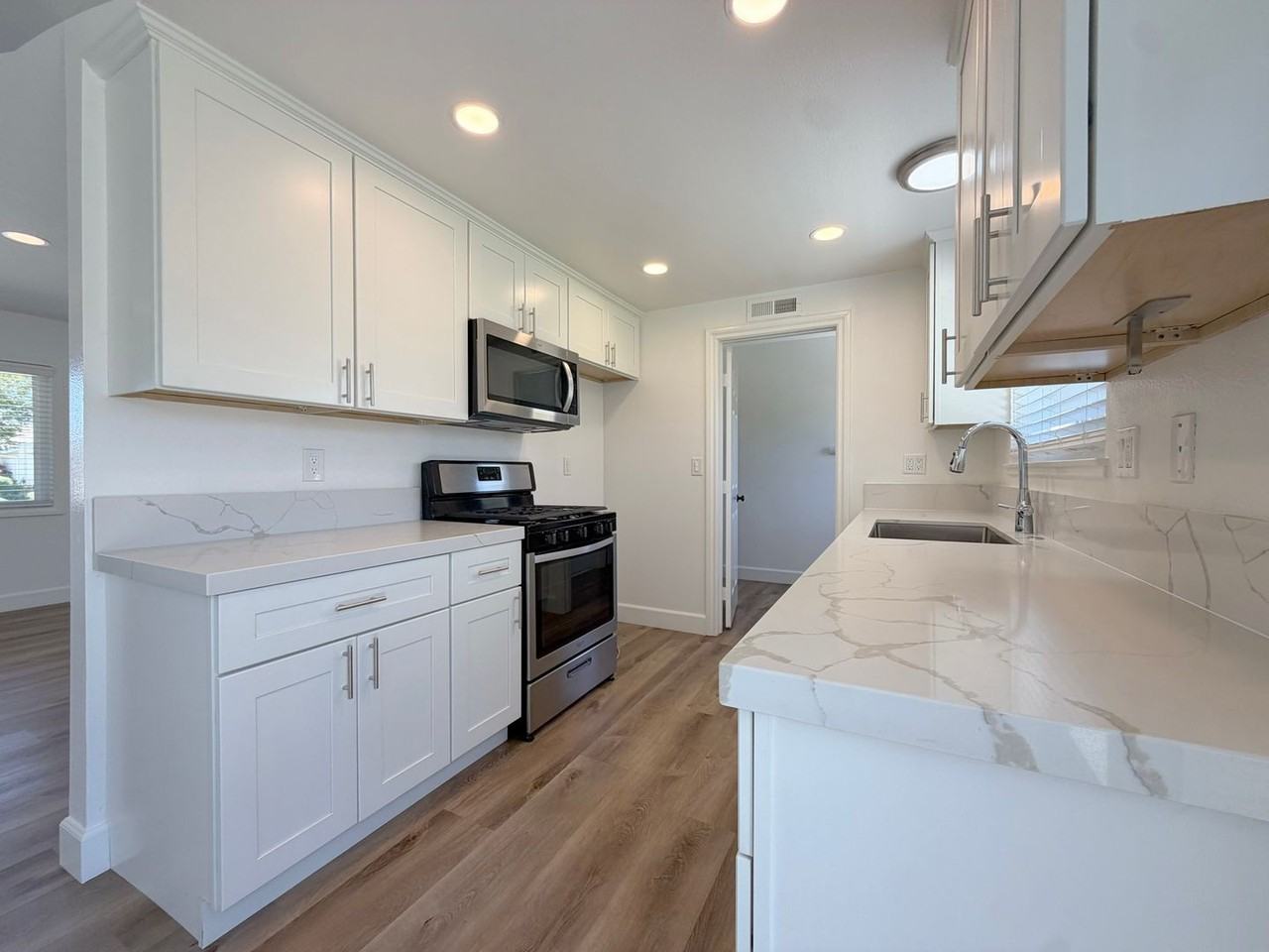 16262 Hawaii Ln - Photo 7 of 30