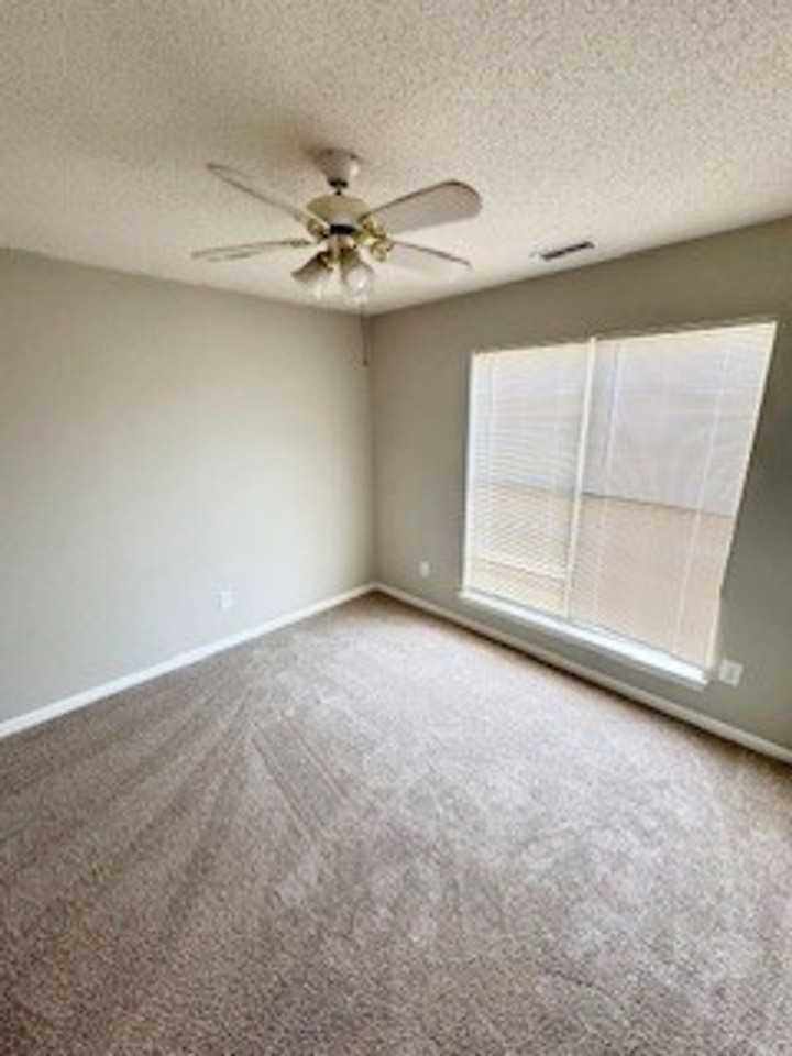 4203 Manchester Ln - Photo 6 of 12