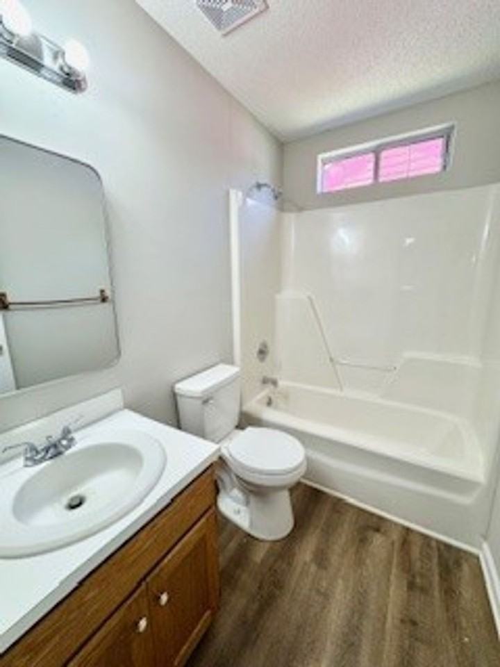 4203 Manchester Ln - Photo 7 of 12