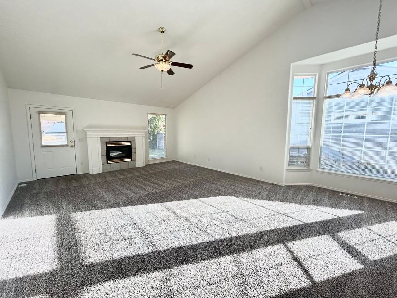 4650 N Date Palm Ave - Photo 3 of 31