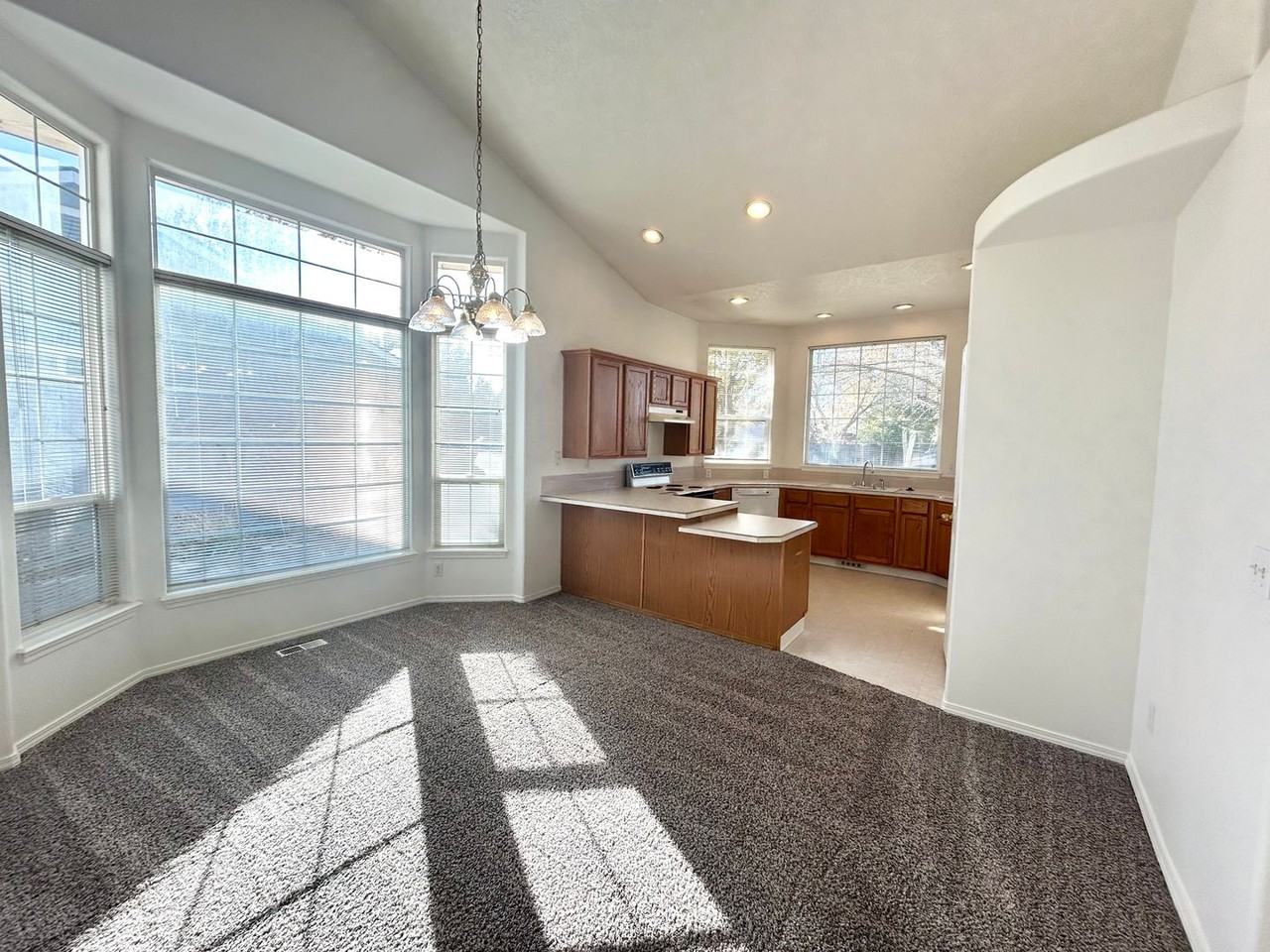 4650 N Date Palm Ave - Photo 4 of 31