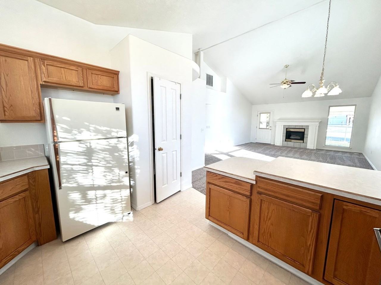 4650 N Date Palm Ave - Photo 6 of 31