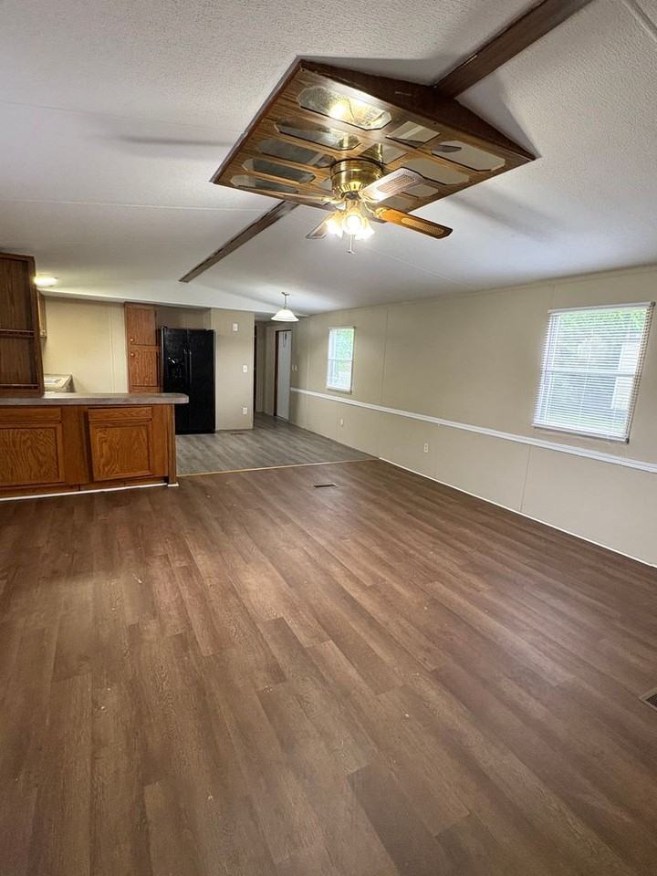 705 Williamsburg Dr - Photo 2 of 8