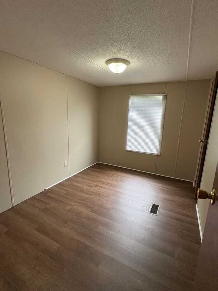 705 Williamsburg Dr - Photo 5 of 8