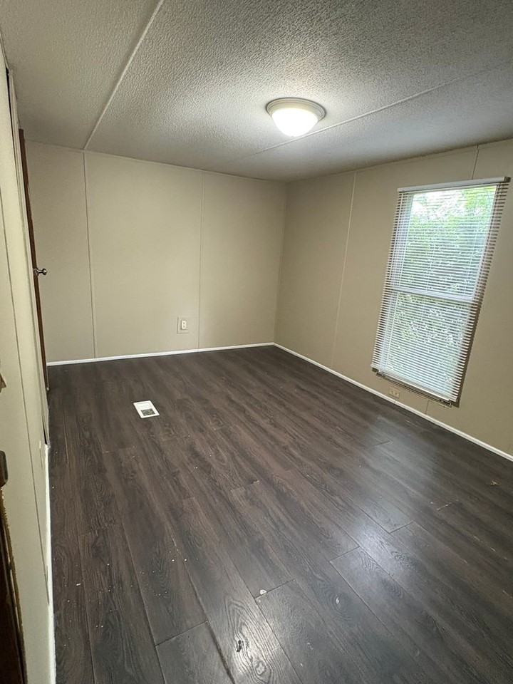 705 Williamsburg Dr - Photo 6 of 8