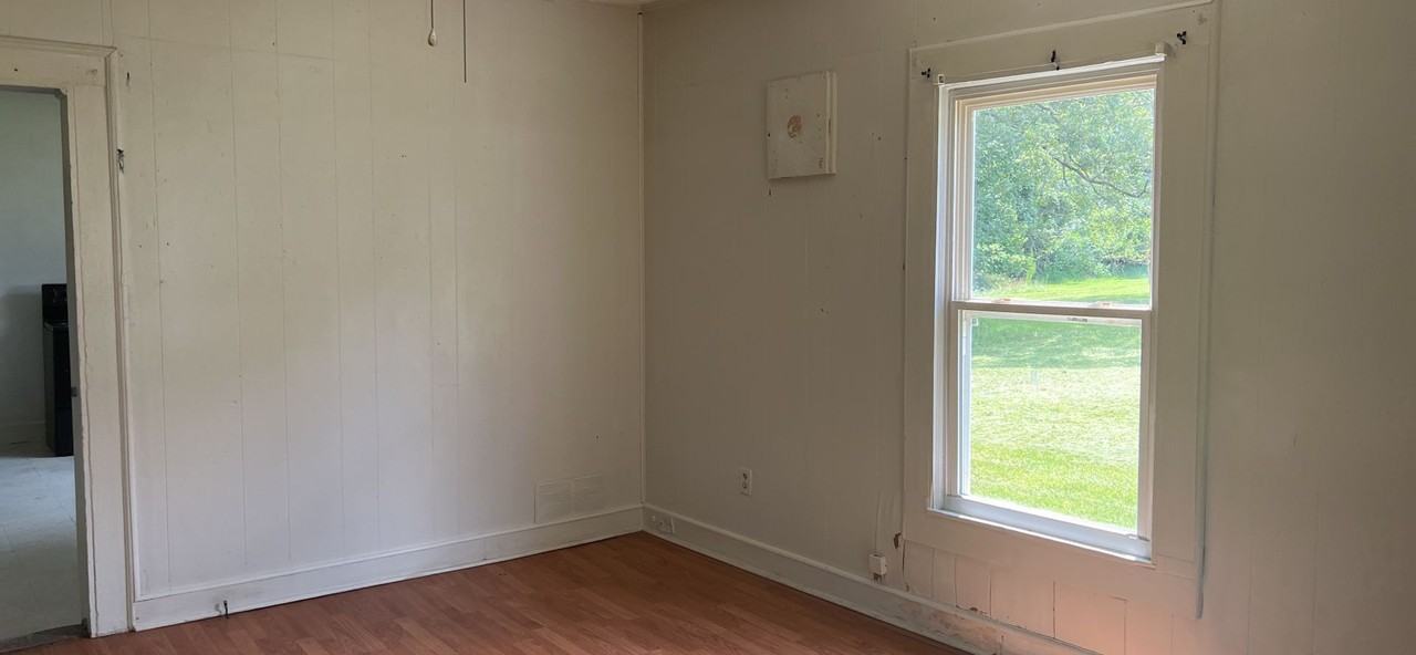 1143 Bridges St - Photo 2 of 6