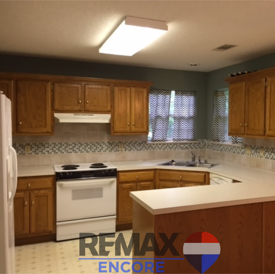 2037 N Hills Dr - Photo 2 of 10