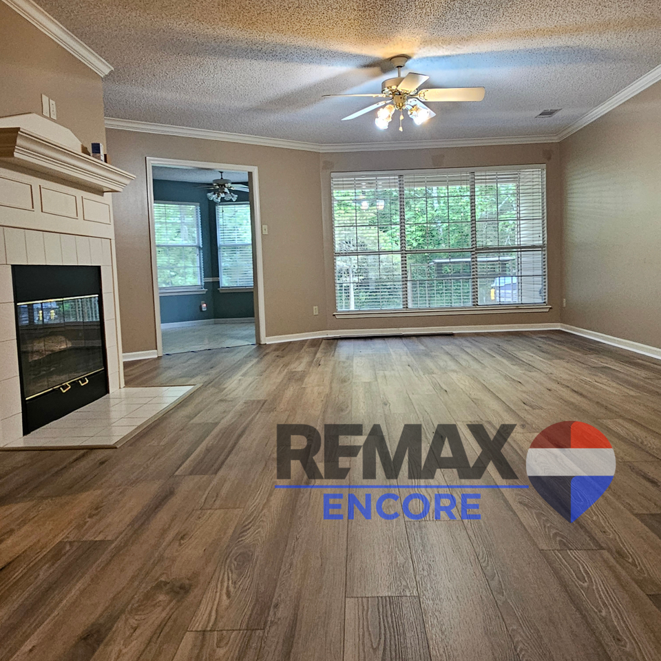 2037 N Hills Dr - Photo 4 of 10