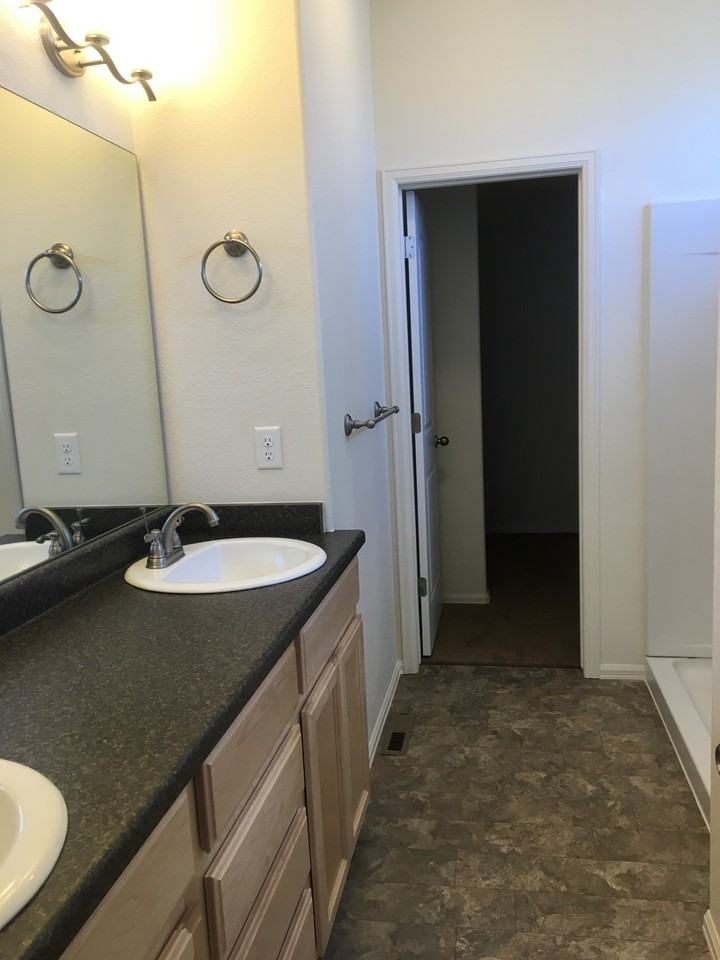 4193 Front Stretch Dr - Photo 5 of 10