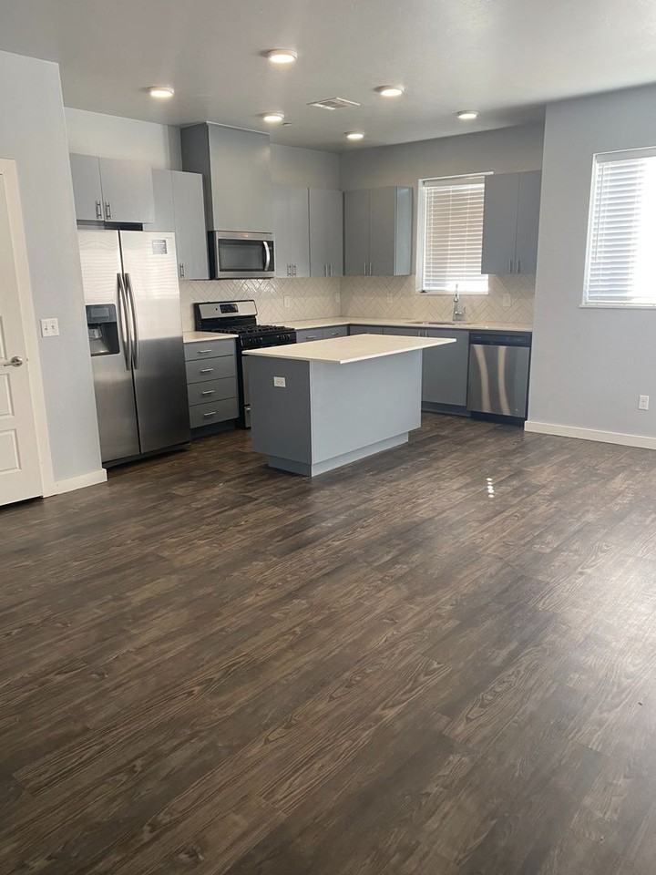 754 Sw 14th St - Photo 4 of 12