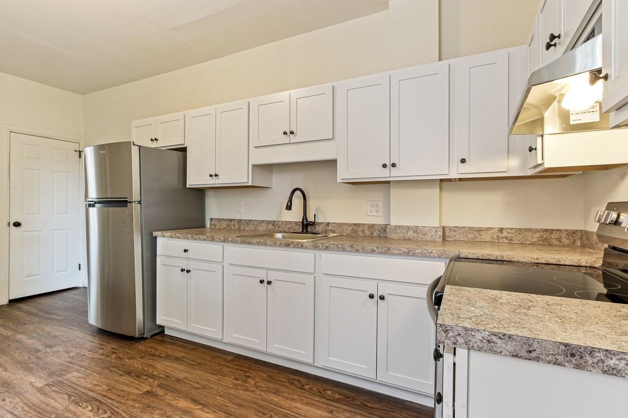 448 Pennsylvania Ave - Photo 2 of 25