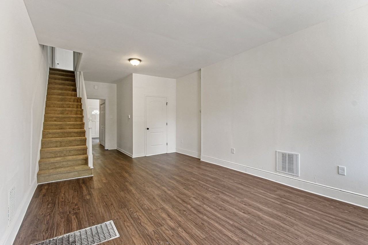 448 Pennsylvania Ave - Photo 3 of 25