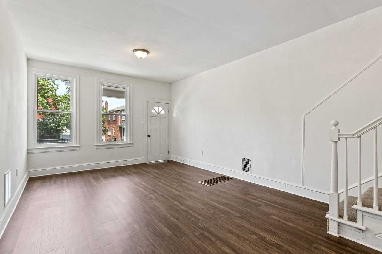 448 Pennsylvania Ave - Photo 2 of 25